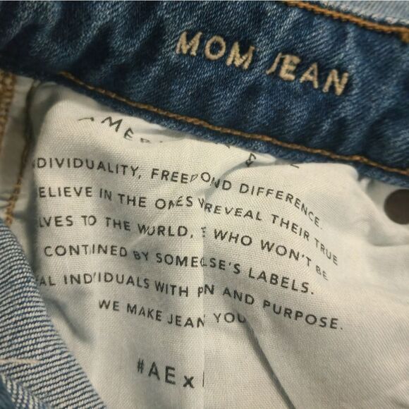 American Eagle Stretch Mom Jeans - Picture 8 of 9